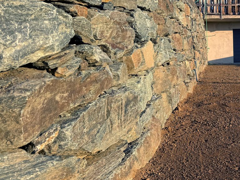 Natursteinmauer mit Pannonia Stones / Freingruber Rechnitz in Rechnitz – gebaut von Erdbau Postl