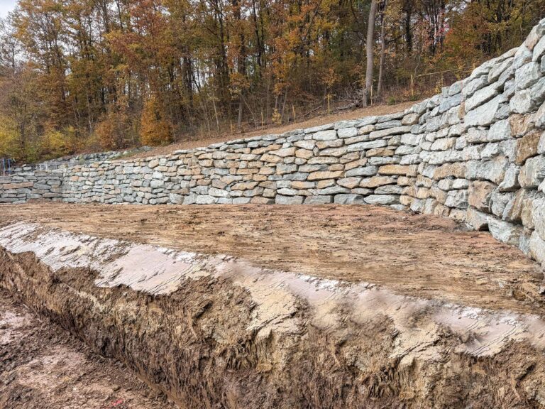 Natursteinmauer mit Pannonia Stones / Freingruber Rechnitz in Altschlaining – gebaut von Erdbau Postl
