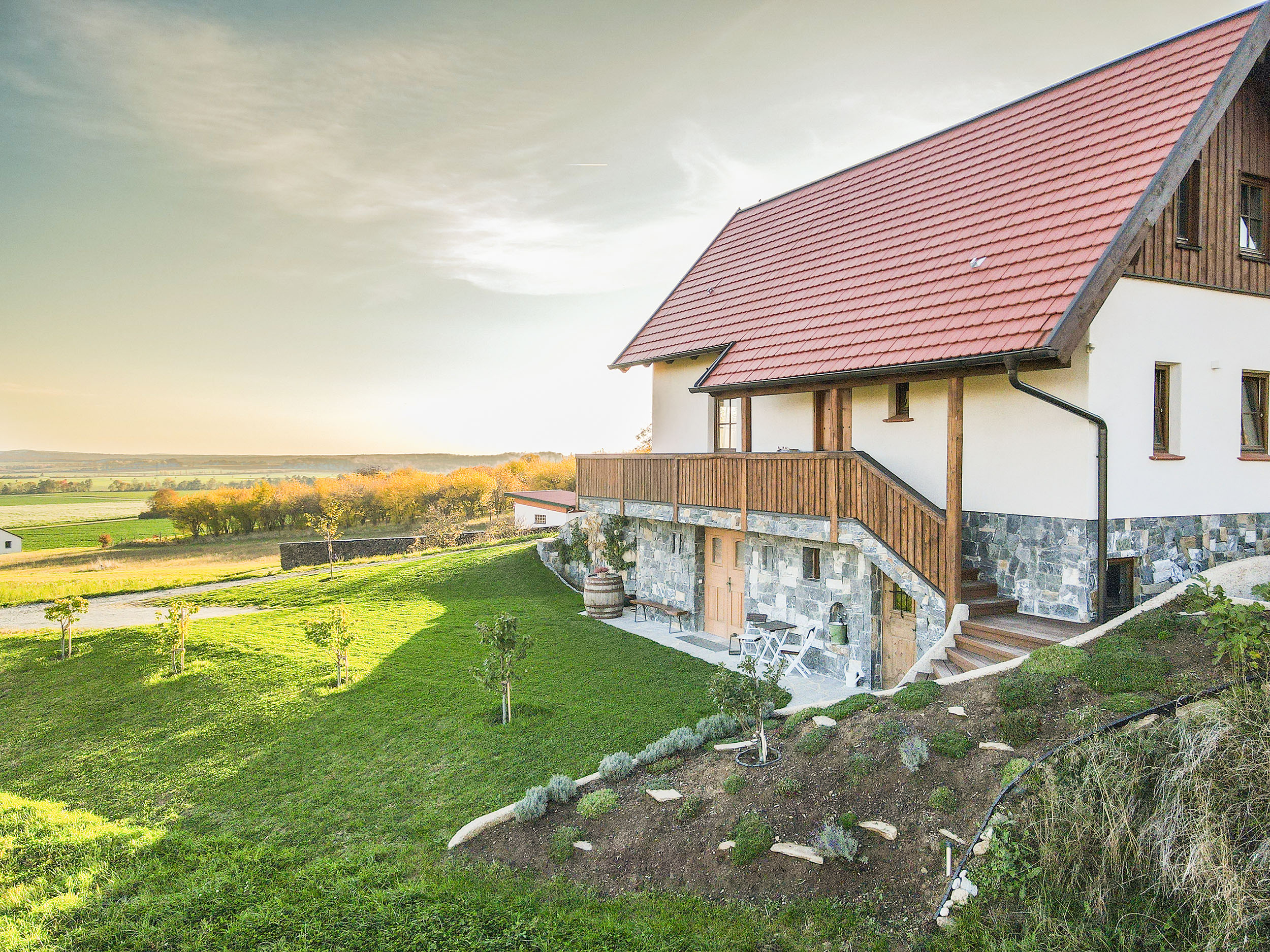 Gestaltung von Einfahrten und Wegen mit Naturstein von Erdbau Postl