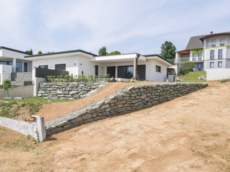 Natursteinmauer mit Pannonia Stones / Freingruber Rechnitz in Rechnitz – gebaut von Erdbau Postl